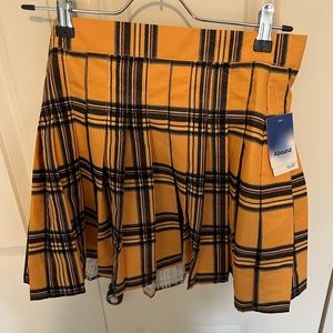 Yellow / black plaid pleated skirt. Womens small